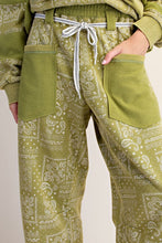 Load image into Gallery viewer, Matcha Bandana Print Pant
