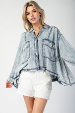 Load image into Gallery viewer, Denim Cropped Botton Down
