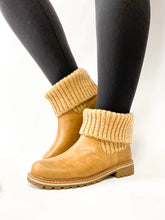 Load image into Gallery viewer, Quiver Booties
