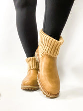Load image into Gallery viewer, Quiver Booties
