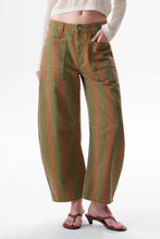 Load image into Gallery viewer, Caramel Apple Barrel Jean
