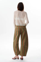 Load image into Gallery viewer, Caramel Apple Barrel Jean
